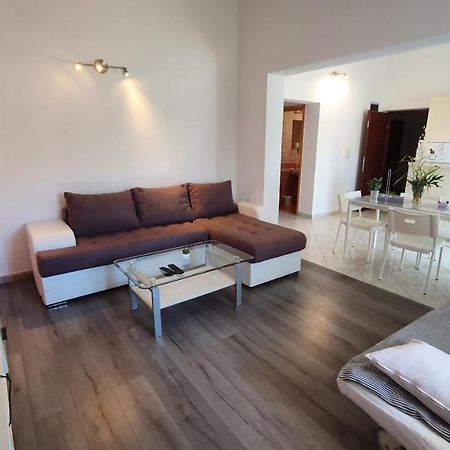 Apartments Miki Паг Екстер'єр фото