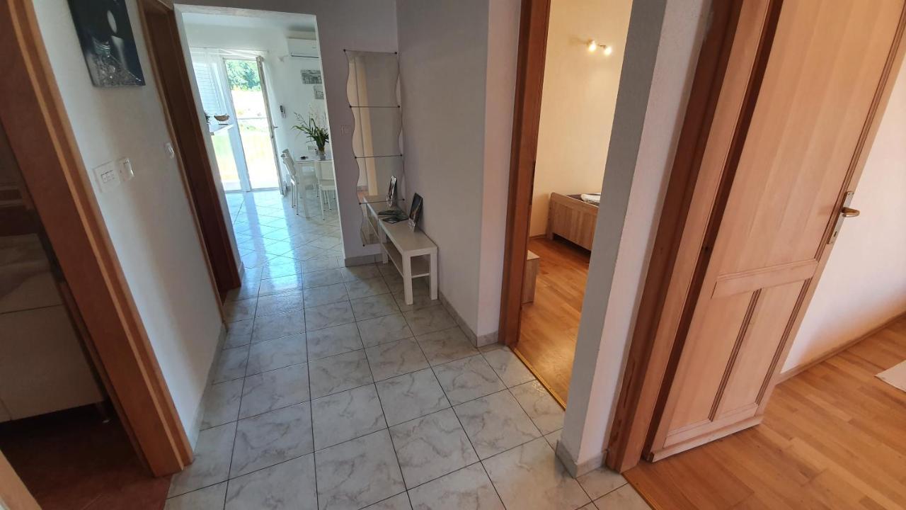 Apartments Miki Паг Екстер'єр фото
