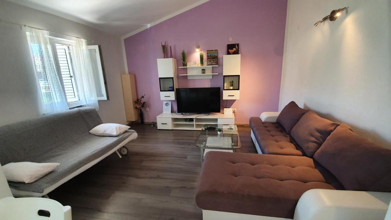 Apartments Miki Паг Екстер'єр фото
