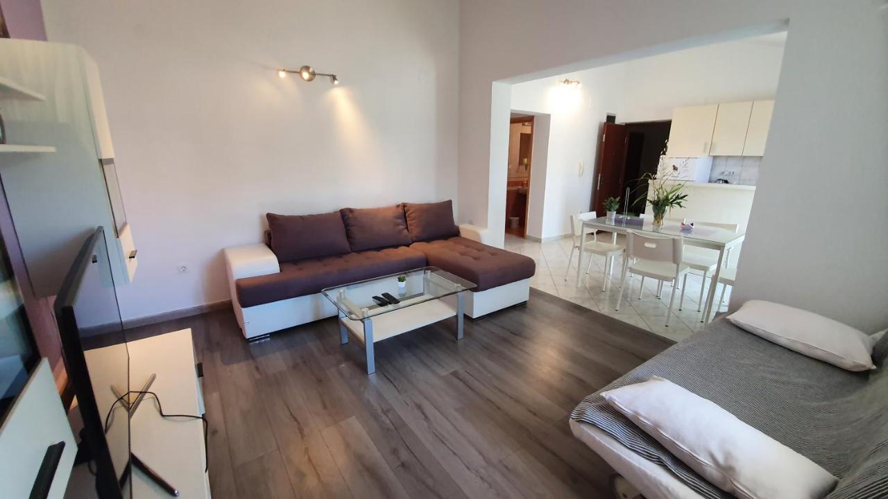 Apartments Miki Паг Екстер'єр фото