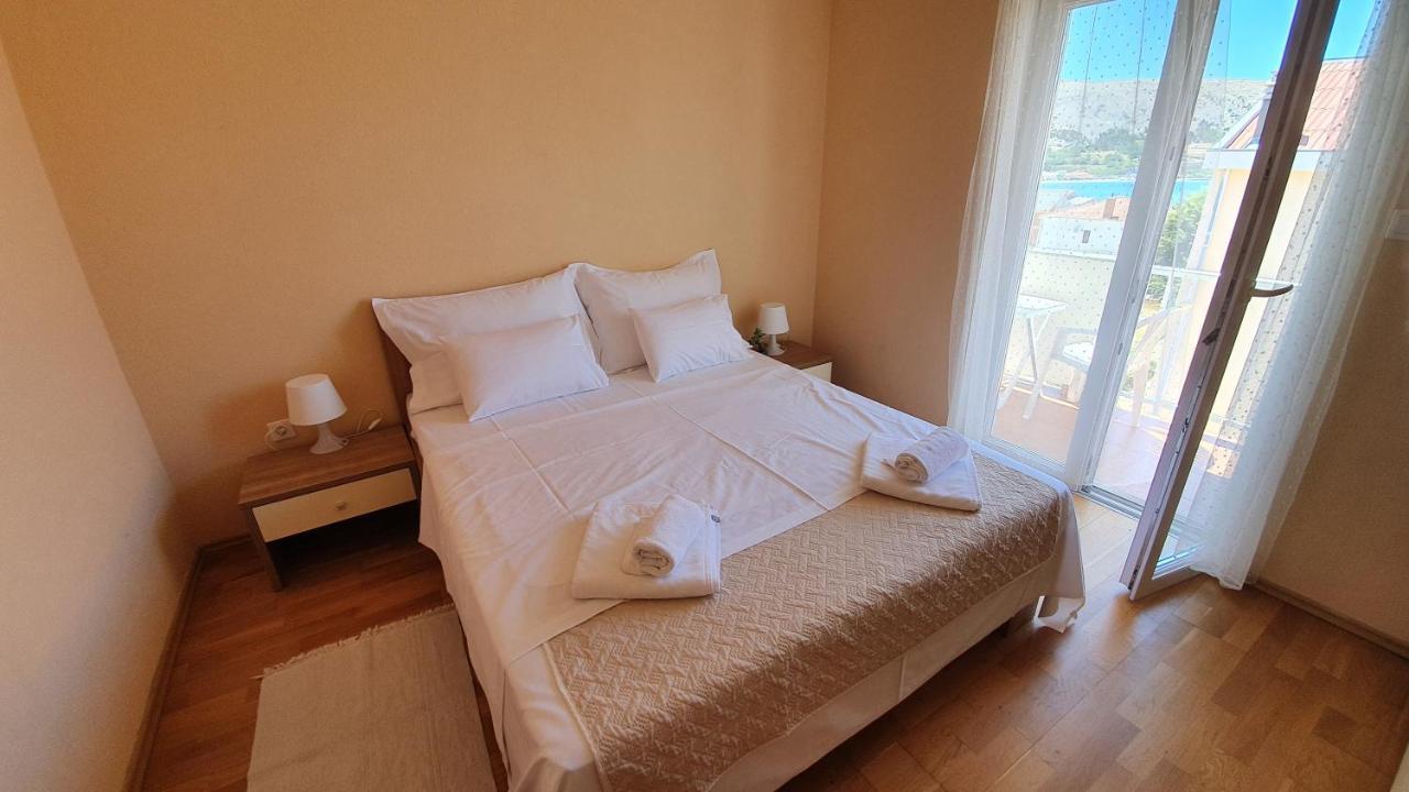 Apartments Miki Паг Екстер'єр фото