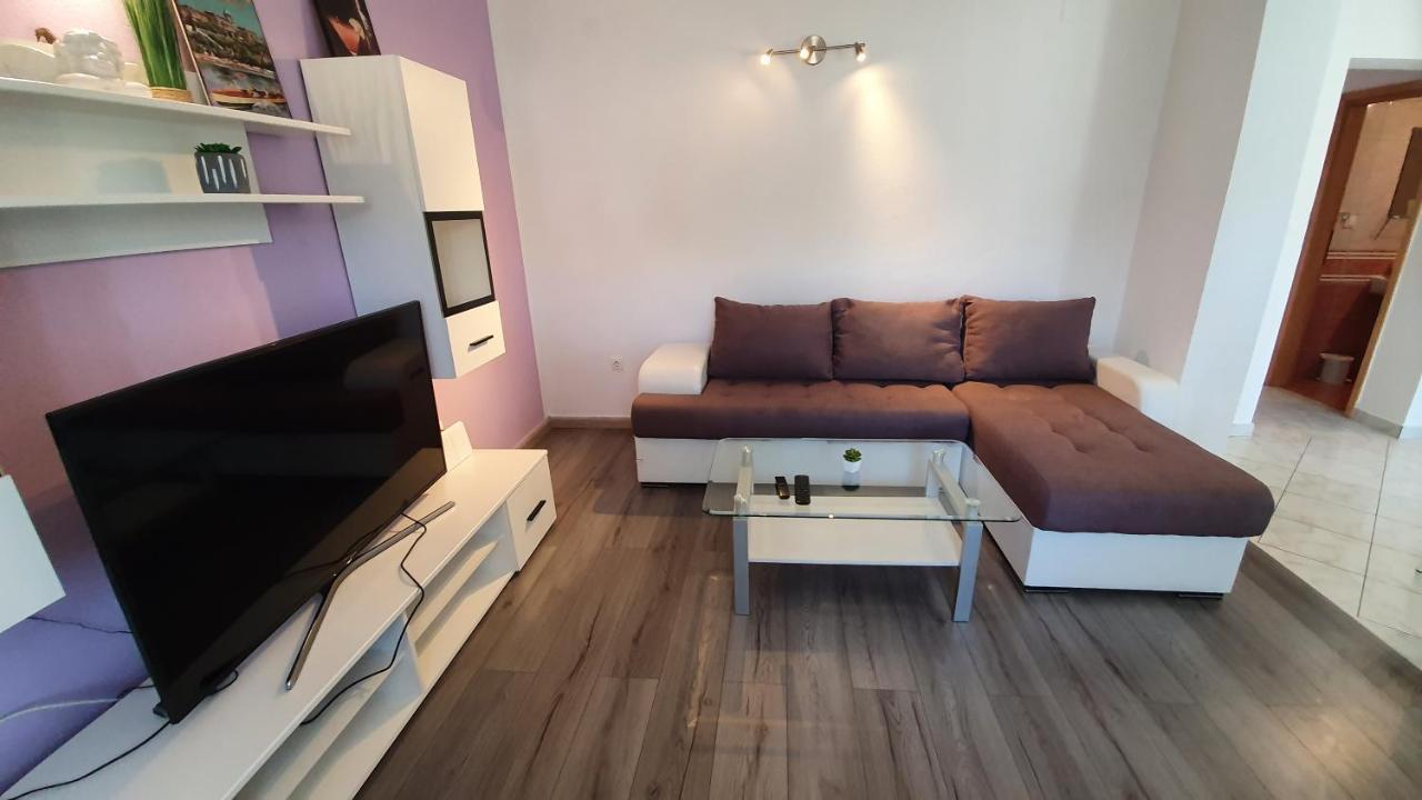 Apartments Miki Паг Екстер'єр фото